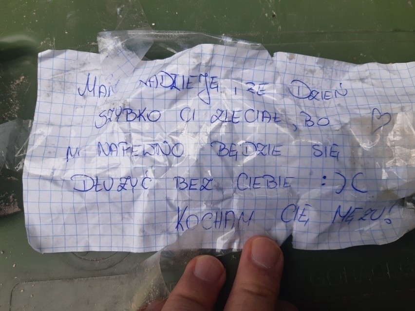 Romantyczny list żony do męża znaleziony wśród porzuconych w lesie śmieci. Leśnicy odpowiedzieli autorce