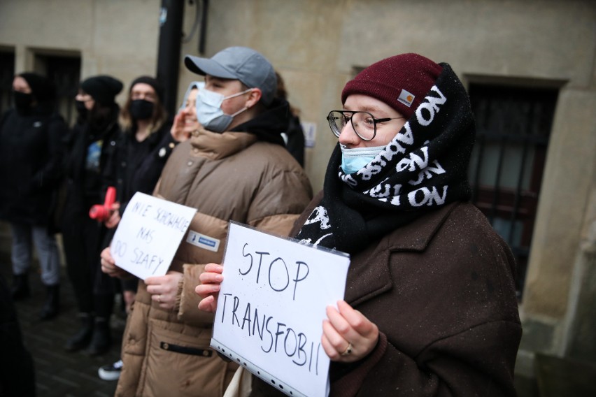 Kraków. Protestowali pod hasłem: "Stop Transfobii na UJ!" [ZDJĘCIA]