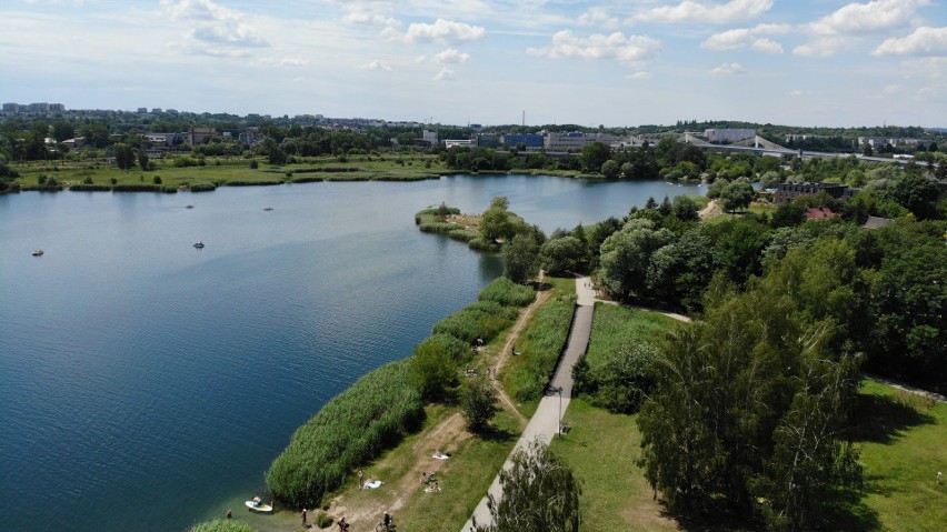 Upalny weekend nad Bagrami. Plażowicze chłodzą się w wodach zalewu [ZDJĘCIA] 