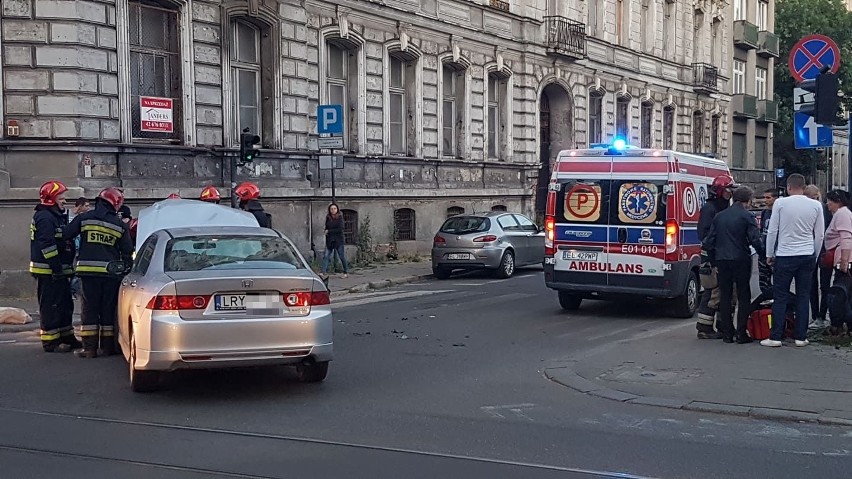 Wypadek na skrzyżowaniu Wólczańskiej i Zielonej w Łodzi...