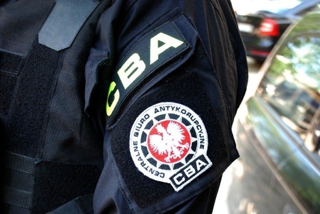 Funkcjonariusze CBA zatrzymali cztery osoby w śledztwie dotyczącym korupcji przy organizacji przetargów