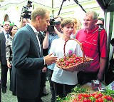 Kaszubi zaprosili premiera na Truskawkobranie