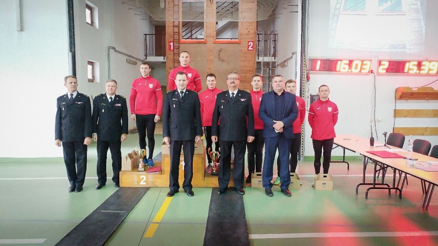 Dawid Kacperski, strażak ze Zwolenia, mistrzem województwa mazowieckiego w dwuboju pożarniczym. Zajął pierwsze miejsce w turnieju komend