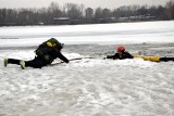 Katowice: ćwiczenia ratownictwa lodowego na stawie Morawa w Szopienicach ZDJĘCIA