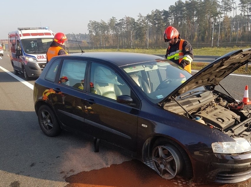 Łętowice. Samochód uderzył w bariery na autostradzie A4. Jedna osoba poszkodowana