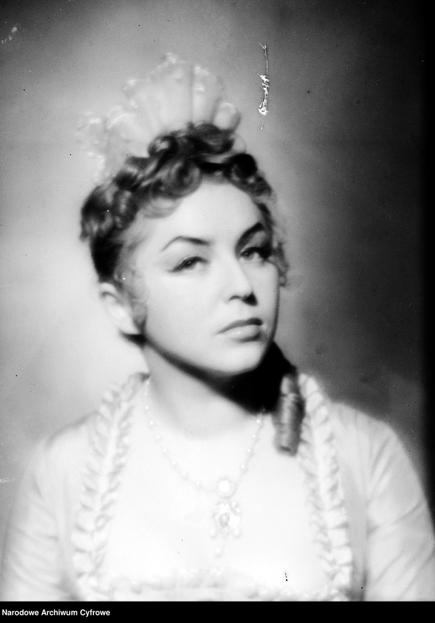 Tak Kalina Jędrusik wyglądała w 1957 roku.
