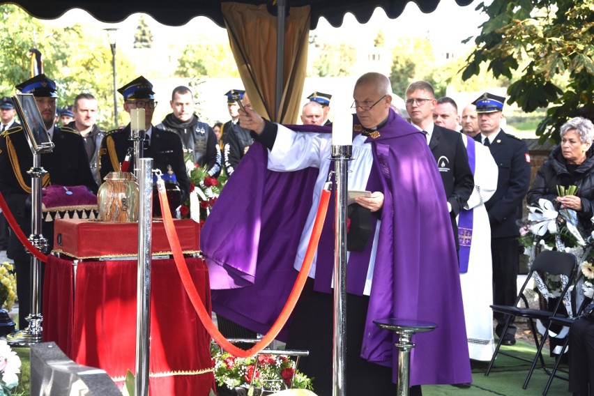 Ceremonię pogrzebową poprowadził ks. kan. Tadeusz Lesiński