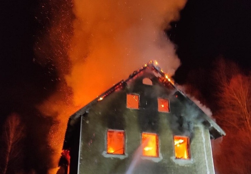 Tragiczny pożar domu przy ulicy Wiosennej w Lądku-Zdroju