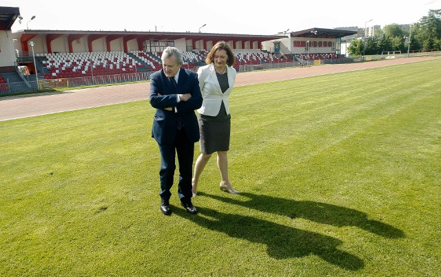 Wicepremier Piotr Gliński z promesą na stadion Resovii i basen dla skoczków.