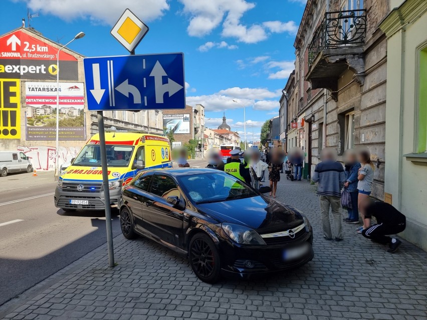 Wypadek w Przemyślu. 13-latka potrącona przez opla na ul. Grunwaldzkiej [ZDJĘCIA]