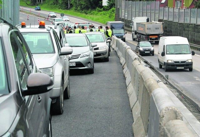 Nowy wiadukt ma ponad 200 metrów długości. Przy jego budowie wykorzystano 550 ton stali i 2,5 tys. m sześc. betonu