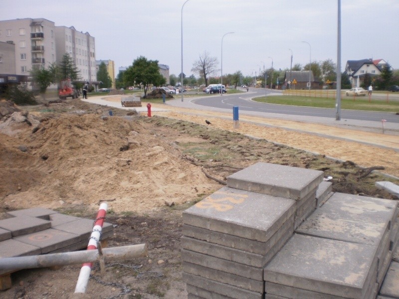 Ul. Wrocławska. Budowa nowej ścieżki rowerowej (zdjęcia, wideo)