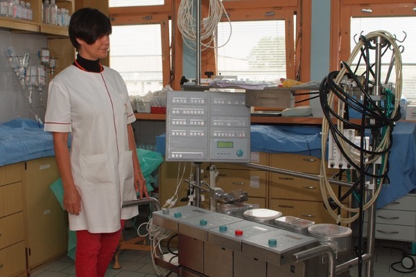 Dzięki zastosowaniu sztucznego płuca udało się uratować w Instytucie Centrum Zdrowia Matki Polki czworo dzieci.