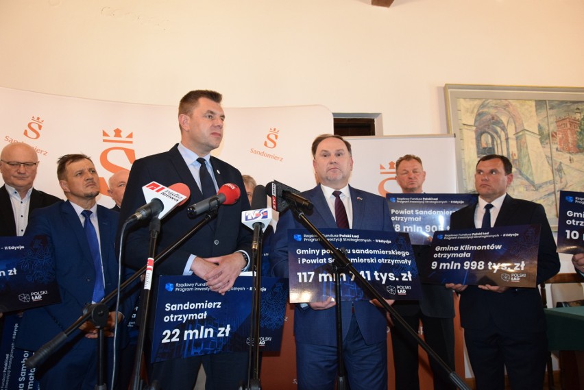 Marcin Marzec burmistrz Sandomierza nie kryje  zadowolenia z...