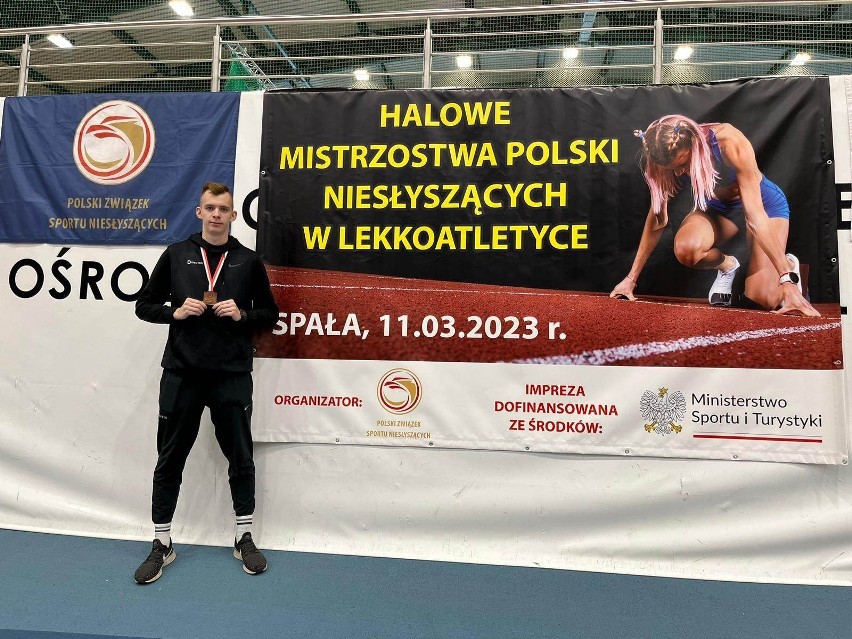 Łukasz Gliszczyński zdobył brązowy medal w sztafecie 4x200m...