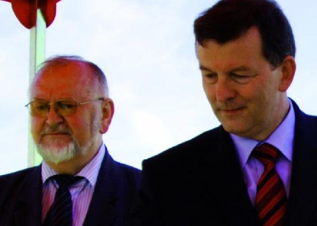 Wiktor Raczkowski (z prawej) jest jedynym, który jasno deklaruje, że gdyby musiał wybierać między mandatem a stanowiskiem, wybierze ten pierwszy.
