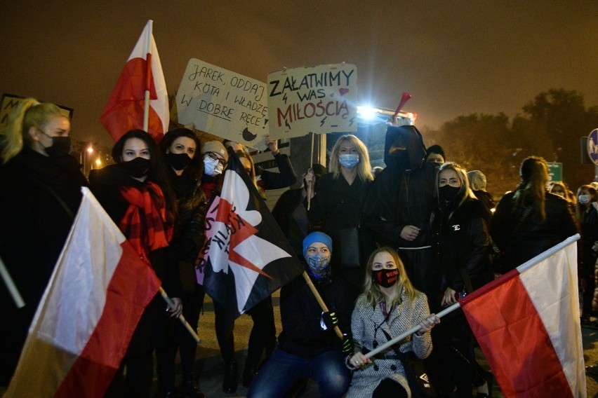 Od kilkunastu dni trwają protesty kobiet przeciwko decyzji...