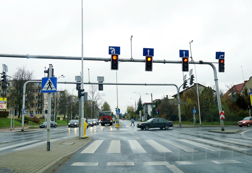 - Strzałki do warunkowego skrętu uruchamiane są z relacją...