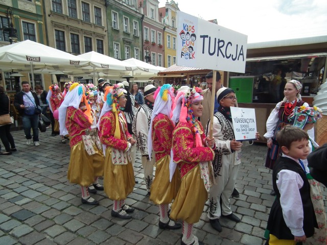 W festiwalu Kids Fun Folk co roku uczestniczą zespoły z różnych krajów świata