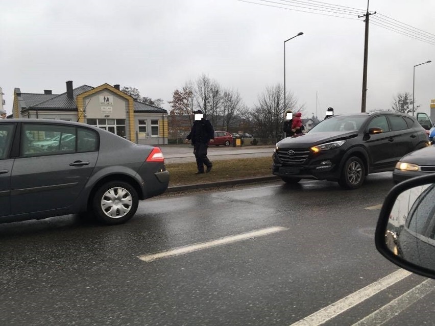 Ostrołęka. Trzy auta zderzyły się na ul. Steyera