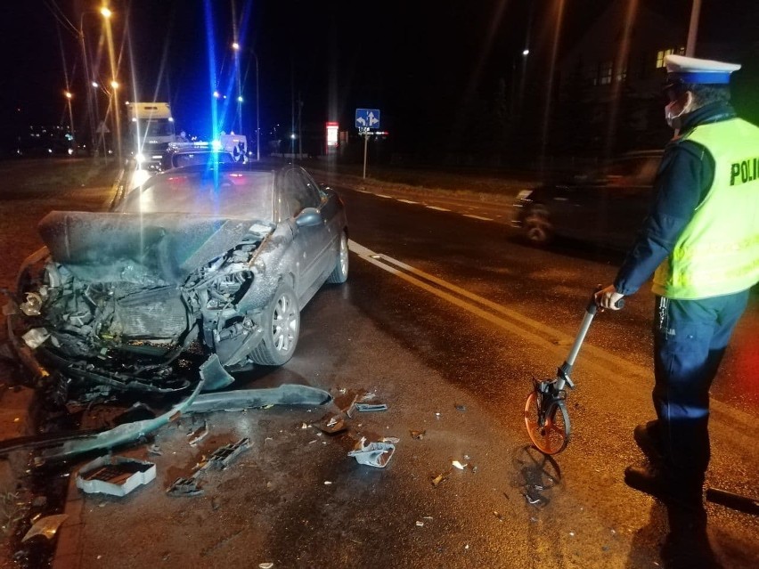 Czołowe zderzenie na ul. Pułtuskiej w Wyszkowie. Karambol trzech aut w Michalinie. 23.11.2020. Zdjęcia