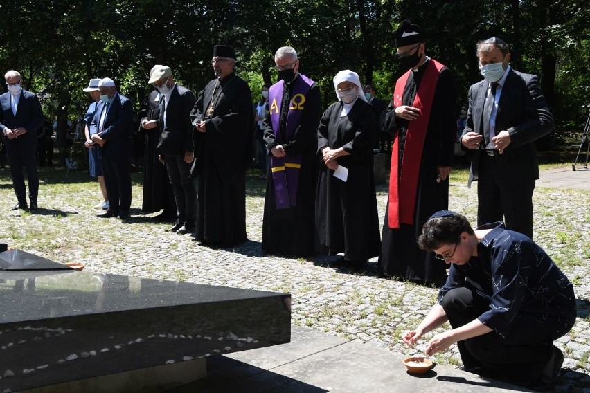 Na Cmentarzu Żydowskim w Kielcach modlono się za ofiary pogromu z 4 lipca 1946 roku [ZDJĘCIA] 
