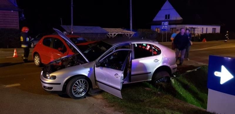 Wypadek w Jazowsku. Dwie osoby zostały zabrane do szpitala [ZDJĘCIA]
