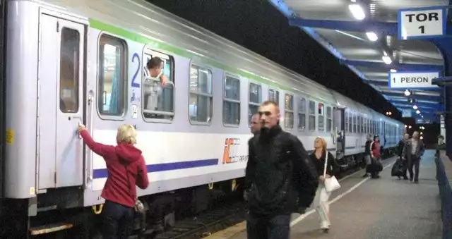 Będą dodatkowe pociągi na uroczystości żałobne Lecha i Marii Kaczyńskiej.