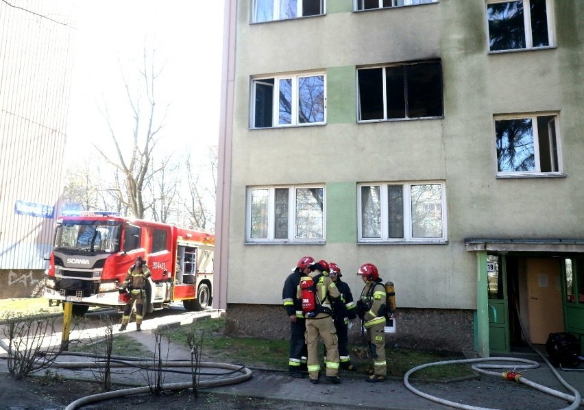 Pożar mieszkania w budynku na wrocławskim Szczepinie. Jedna...