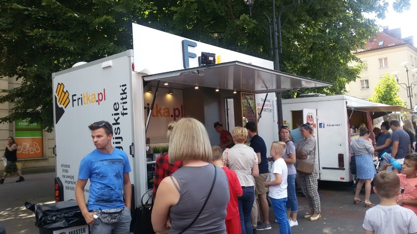 Tychy: na placu Baczyńskiego trwa pierwszy Tyski Festiwal Smaków ZDJĘCIA