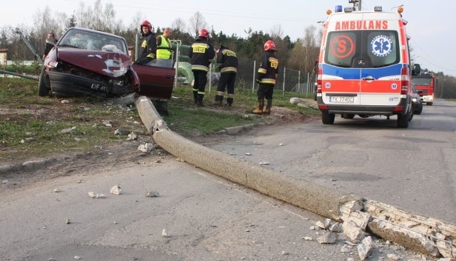 Opel astra po wypadku na ul. Hubalczyków w Kielcach. (Fot. A. Piekarski)