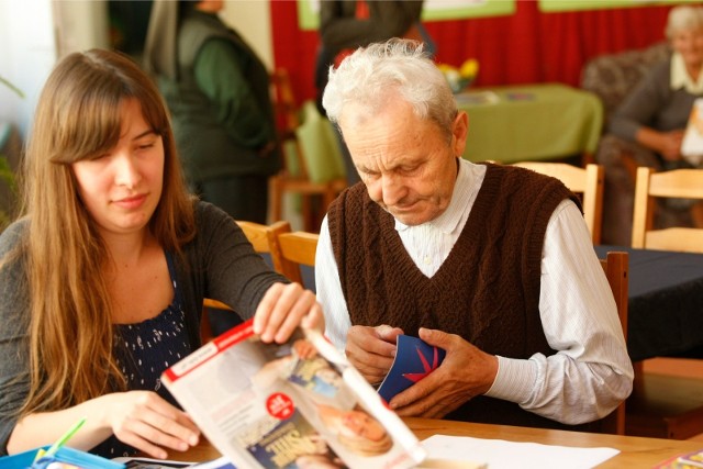 Zawód opiekunki osoby starszej już teraz znajduje się wśród tych najbardziej poszukiwanych