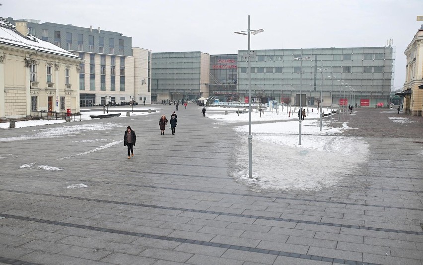 Nowe Miasto-węzeł komunikacyjny - plac przed dawnym Dworcem...