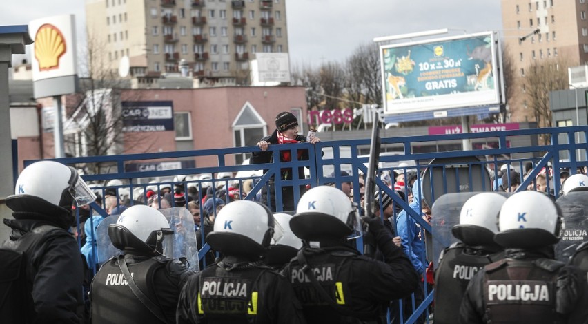 Mecz Resovia Rzeszów - Widzew Łódź. Ośmiu kibiców zatrzymanych przez policję