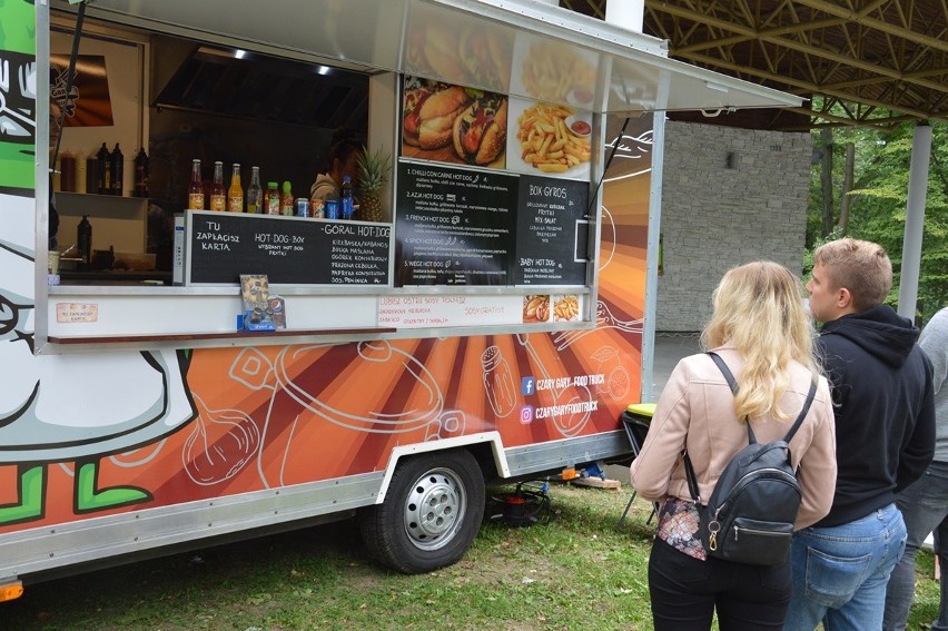 Food trucki zjechały do Parku Miejskiego w Nisku z apetyczną ofertą [ZDJĘCIA]