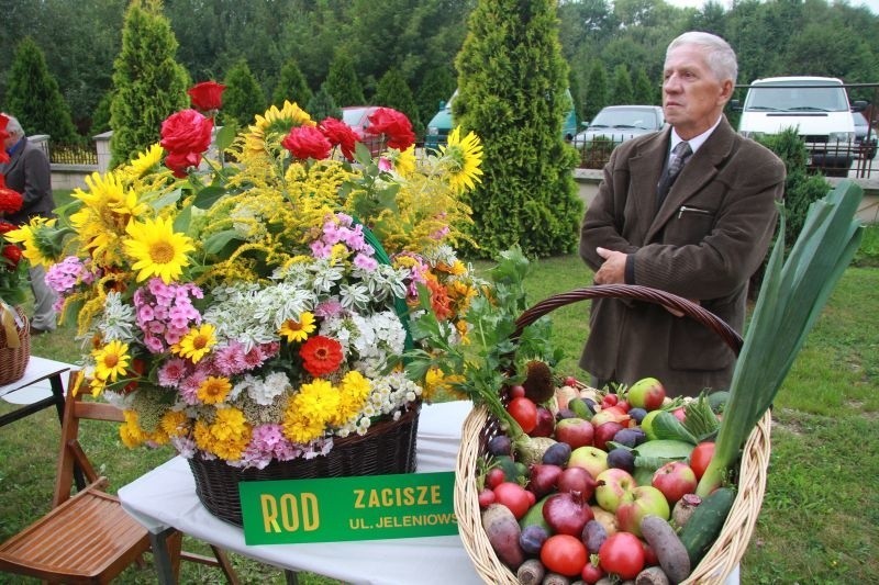 Z koszami kwiatów i owoców działkowcy świętują dożynki (zdjęcia) 