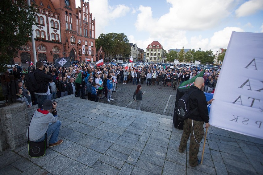 W Słupsku odbył się marsz przeciw imigrantom (zdjęcia, wideo)