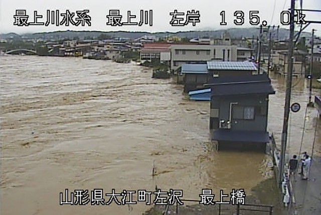 Według Agencji Zarządzania Pożarami i Katastrofami, około 500 000 osób polecono ewakuację z prefektur Niigata, Ishikawa i Yamagata.