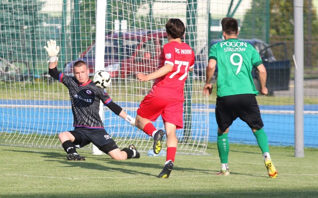 Piłkarze GKS Zio-Max Nowiny wygrali z Pogonią Staszów 4:0