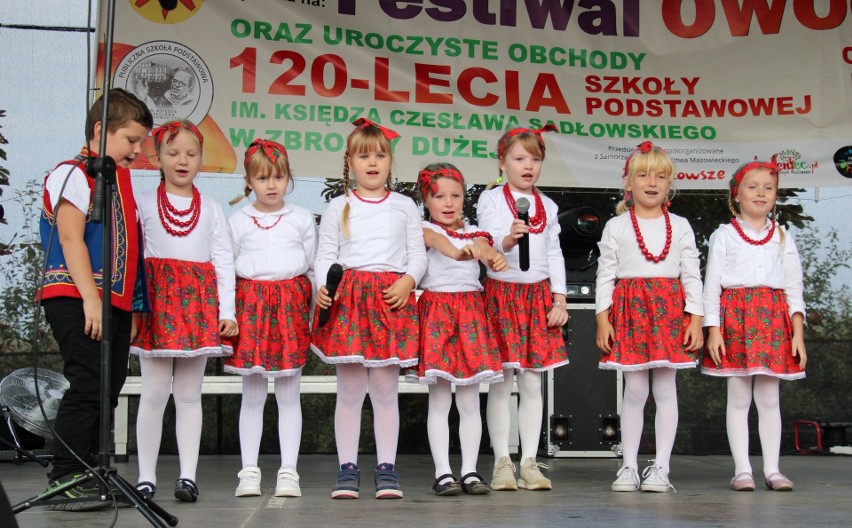 Barwny Festiwal Owoców i jubileusz szkoły w Zbroszy Dużej w gminie Jasieniec