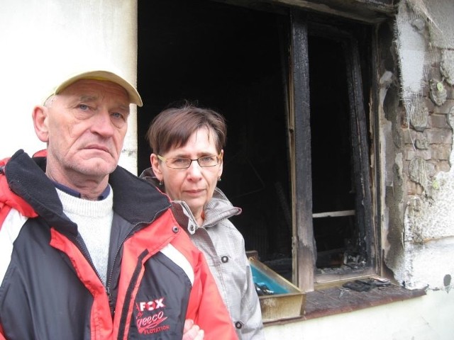 Wnętrze domu Elżbiety i Aleksandra Krupowiczów spłonęło doszczętnie.