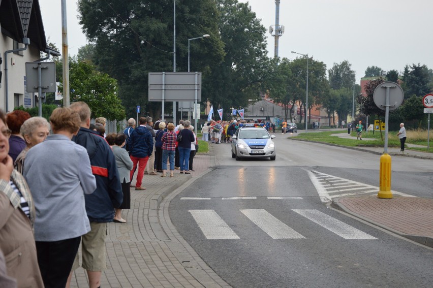 Oświęcim. Pielgrzymi w drodze na Jasną Górę [ZDJĘCIA, WIDEO]