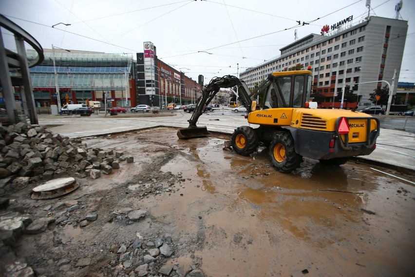 Robotnicy zeszli z ronda Reagana, ale autobusy po remoncie nie wróciły. Co się dzieje?