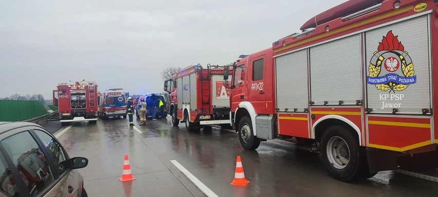 Wypadek na autostradzie A4 (111. km) z udziałem trzech...