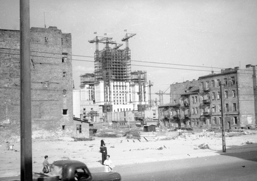 Trwa budowa Pałacu Kultury i Nauki, 1953 r.