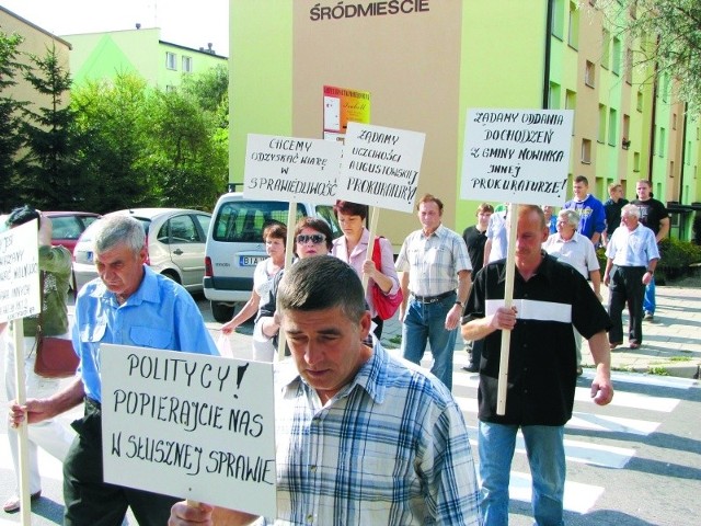 Mieszkańcy gminy Nowinka zdecydowali się na bezprecedensowy protest przed augustowską prokuraturą. Następny odbędzie się już w Warszawie.