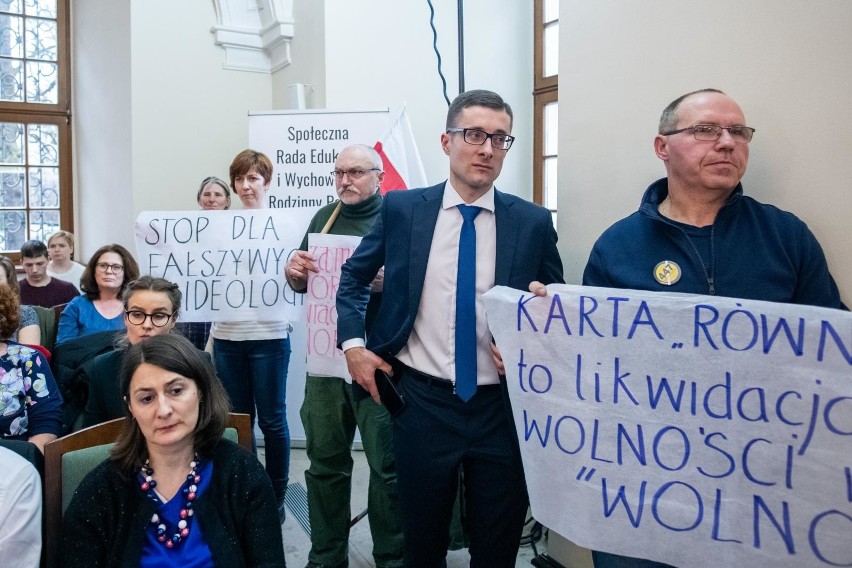 11 lutego poznańscy radni przyjęli europejską Kartę Równości...