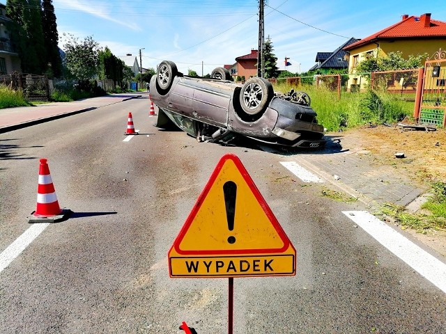 W miejscowości Rabienko Nowe dachowało audi. 22-latek został zabrany do szpitala.