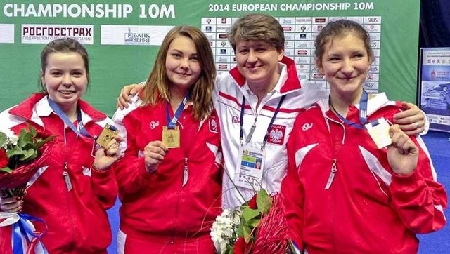 Agata Nowak (druga z lewej) razem z koleżankami z kadry narodowej wywalczył złoty medal w drużynie. Polki ustanowiły też rekord świata.