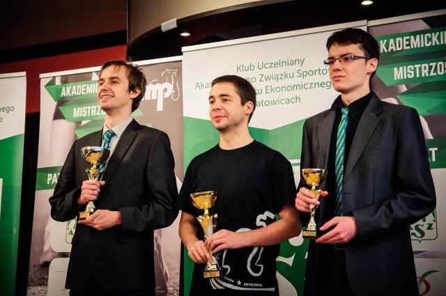 Medaliści turnieju męskiego. Od lewej: Jacek Tomczak, Maciej Klekowski oraz Kamil Dragun